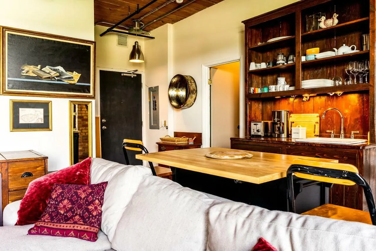 Rustic 1 Bedroom Loft Apartment In Queen Street West Toronto Canada