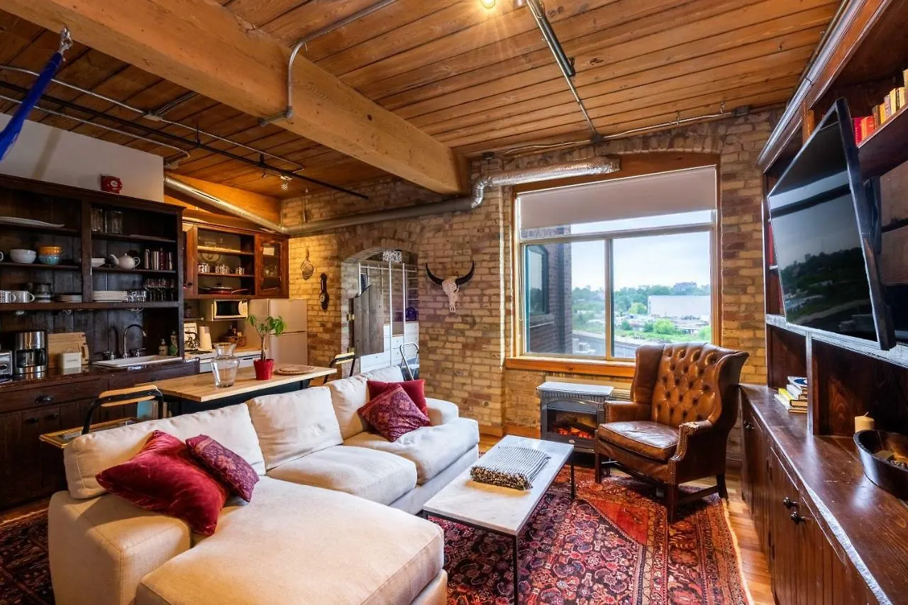 Rustic 1 Bedroom Loft Apartment In Queen Street West Toronto