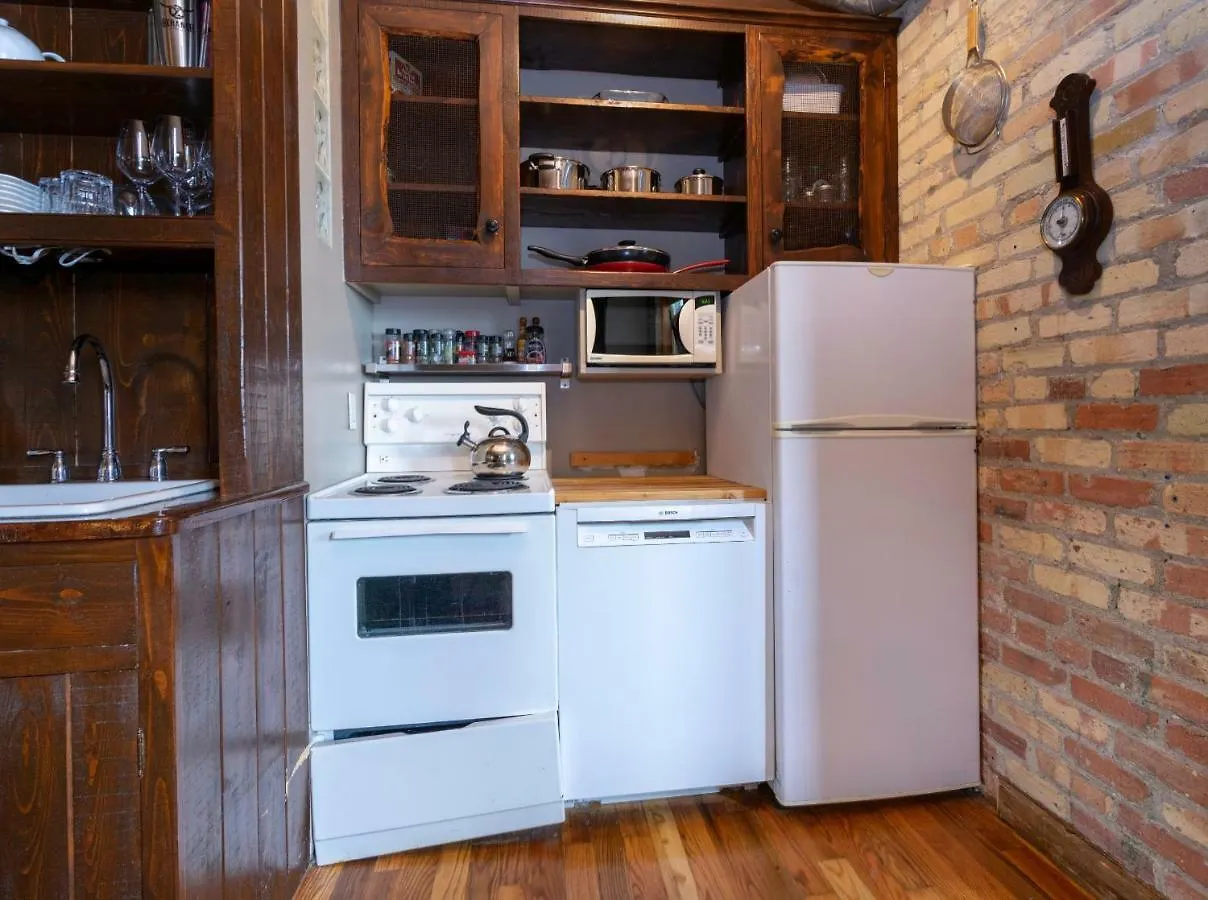 Rustic 1 Bedroom Loft Apartment In Queen Street West Toronto